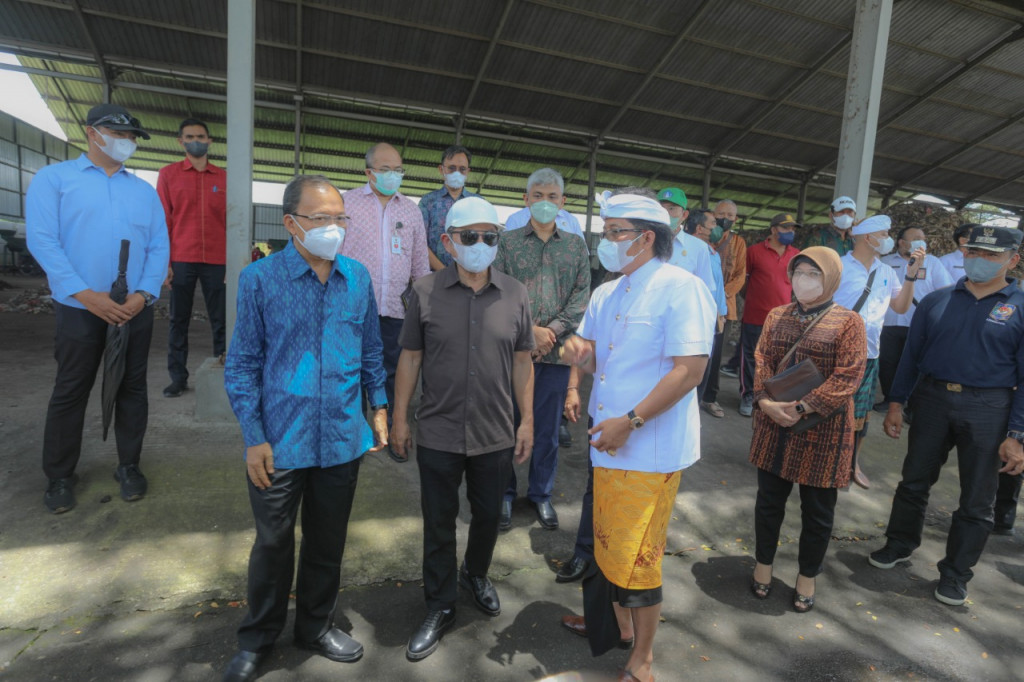 Bupati Giri Prasta Dampingi Menteri Suharso Monoarfa Tinjau TPST Mengwitani, Berikan Apresiasi Pemkab Badung Dalam Percepatan Penanganan Sampah